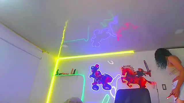 Snapshot of sweetie_tsgirl_ chatting on 12.16.24 sweetie tsgirl online show from 12.16.24