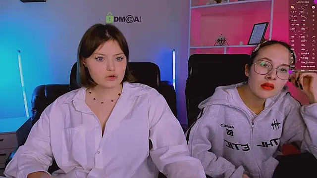 Snapshot of nikole_kitt chatting on 11.26.25 nikole kitt online show from 11.26.25