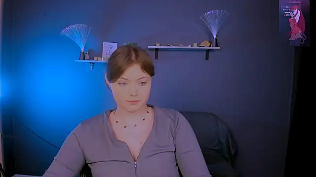 Snapshot of nikole_kitt chatting on 12.20.25 nikole kitt online show from 12.20.25