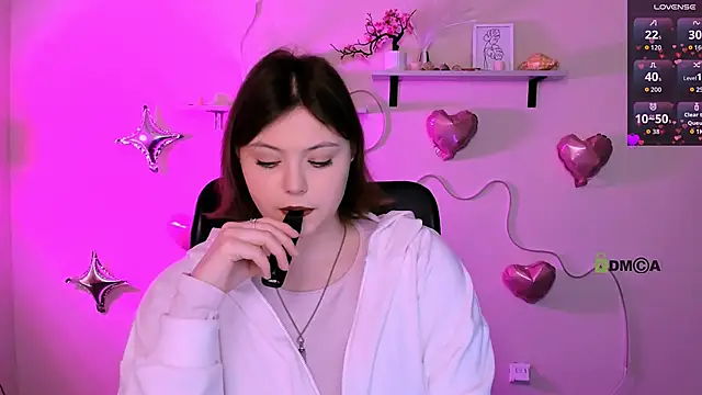 Snapshot of nikole_kitt chatting on 02.16.26 nikole kitt online show from 02.16.26