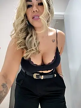 Snapshot of giselxxx_hot chatting on 10.30.25 giselxxx hot online show from 10.30.25