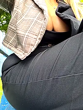 Snapshot of giselxxx_hot chatting on 11.17.25 giselxxx hot online show from 11.17.25