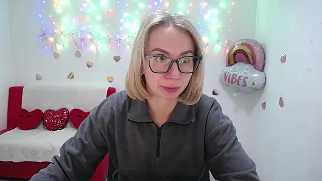 Snapshot of VasilisaSii chatting on 09.27.25 VasilisaSii online show from 09.27.25