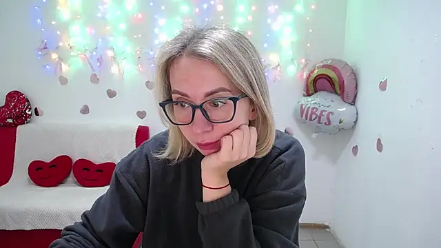 Snapshot of VasilisaSii chatting on 10.06.25 VasilisaSii online show from 10.06.25