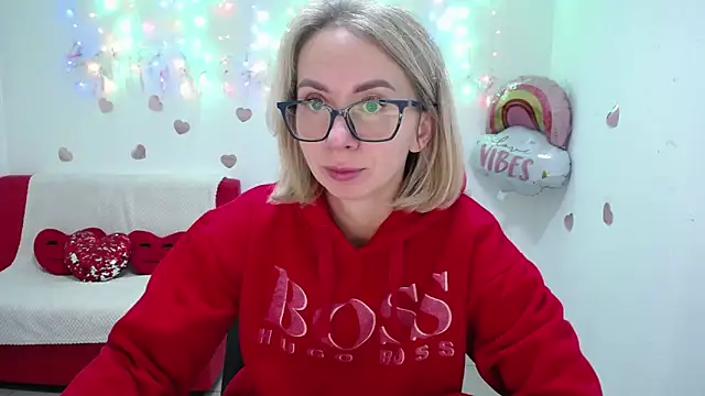 Snapshot of VasilisaSii chatting on 10.15.25 VasilisaSii online show from 10.15.25