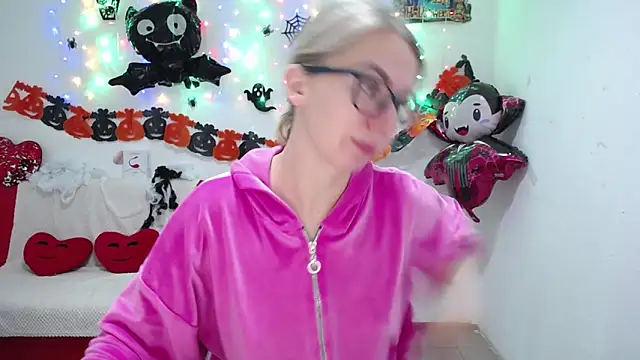 Snapshot of VasilisaSii chatting on 10.20.25 VasilisaSii online show from 10.20.25