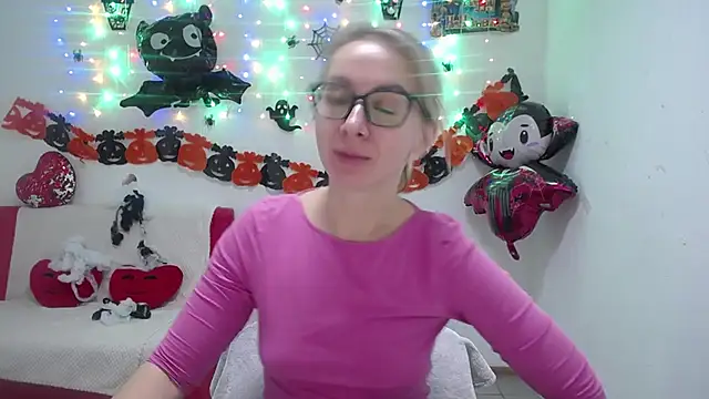 Snapshot of VasilisaSii chatting on 10.29.25 VasilisaSii online show from 10.29.25