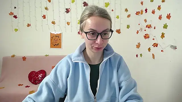 Snapshot of VasilisaSii chatting on 11.15.25 VasilisaSii online show from 11.15.25