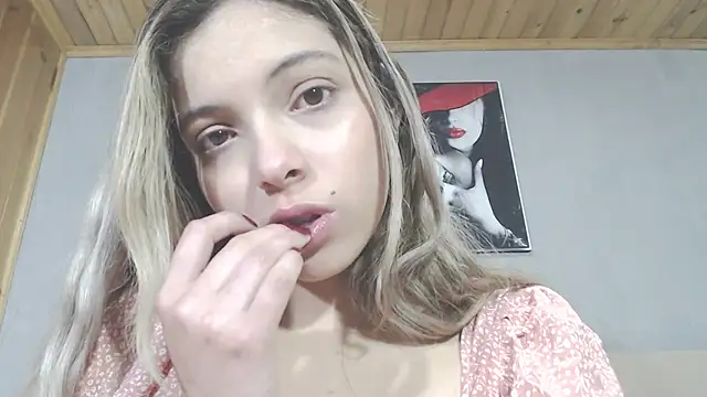 Snapshot of andreau18 chatting on 02.13.25 andreau18 online show from 02.13.25