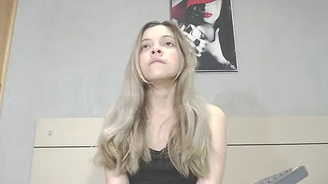 Snapshot of andreau18 chatting on 02.18.25 andreau18 online show from 02.18.25