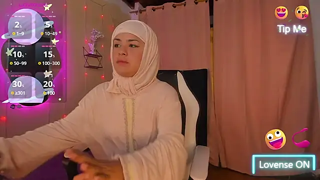 Snapshot of AliaAsad chatting on 12.13.24 AliaAsad online show from 12.13.24