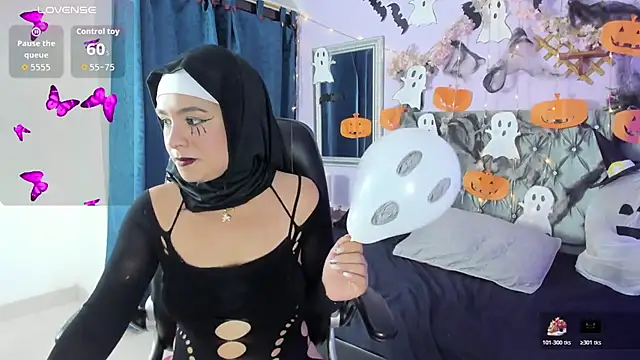 Snapshot of AliaAsad chatting on 10.27.25 AliaAsad online show from 10.27.25