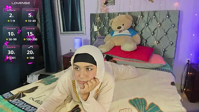 Snapshot of AliaAsad chatting on 11.06.25 AliaAsad online show from 11.06.25