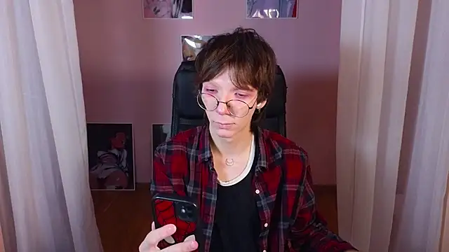 Snapshot of TommieH chatting on 02.05.25 TommieH online show from 02.05.25