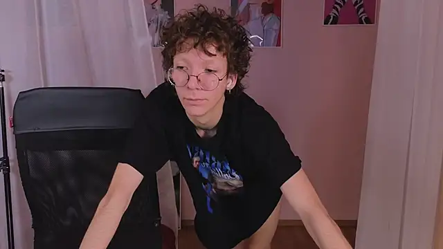 Snapshot of TommieH chatting on 02.09.25 TommieH online show from 02.09.25