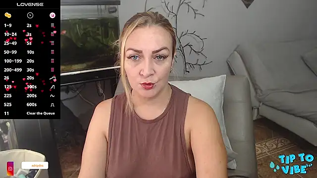 Snapshot of karen_mature69 chatting on 03.05.25 karen mature69 online show from 03.05.25