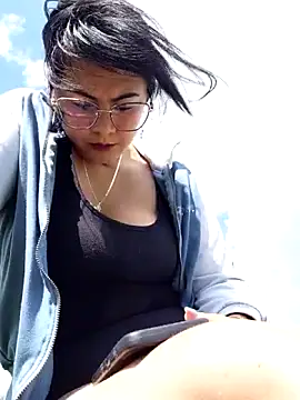 lara moon25 online show from 11.22.25