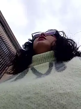 lara moon25 online show from 01.05.26