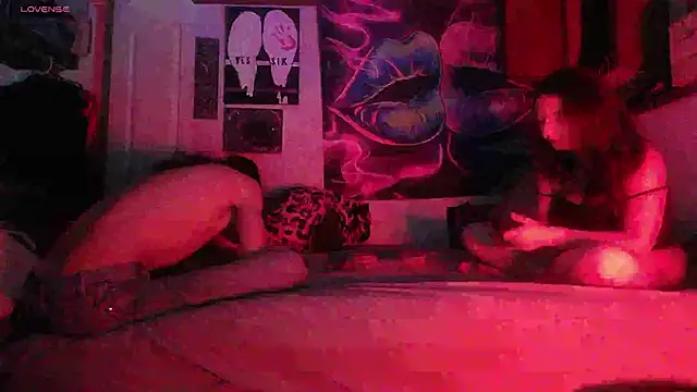 Snapshot of NovaLove2002 chatting on 11.13.25 NovaLove2002 online show from 11.13.25