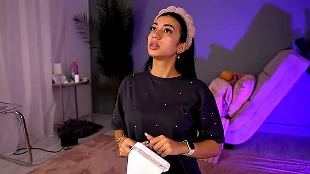 Snapshot of BetsyGonzale chatting on 10.16.25 BetsyGonzale online show from 10.16.25