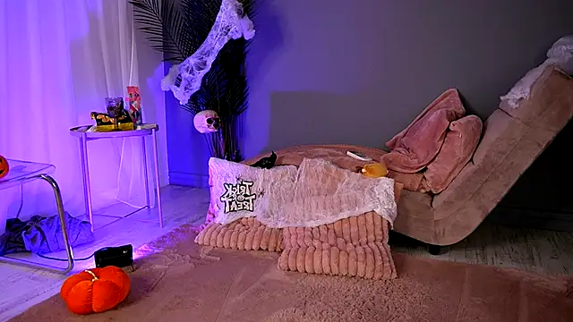 Snapshot of BetsyGonzale chatting on 10.29.25 BetsyGonzale online show from 10.29.25