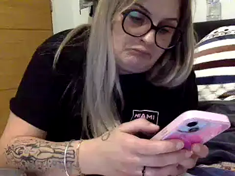 Snapshot of vanillesoumise chatting on 12.12.24 vanillesoumise online show from 12.12.24