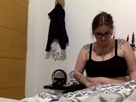 Snapshot of vanillesoumise chatting on 01.14.25 vanillesoumise online show from 01.14.25