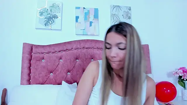 Mia Malkovaa  online show from 01.08.25