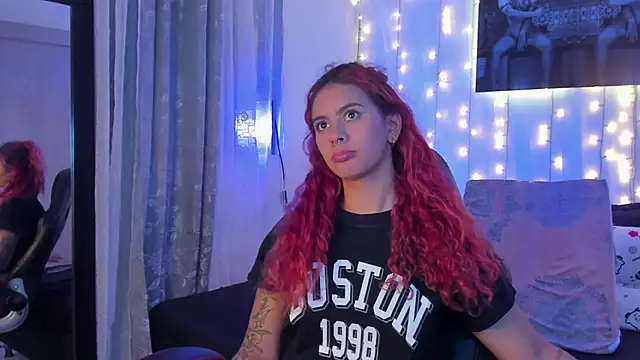 Snapshot of Sophiee_Hill chatting on 12.26.24 Sophiee Hill online show from 12.26.24