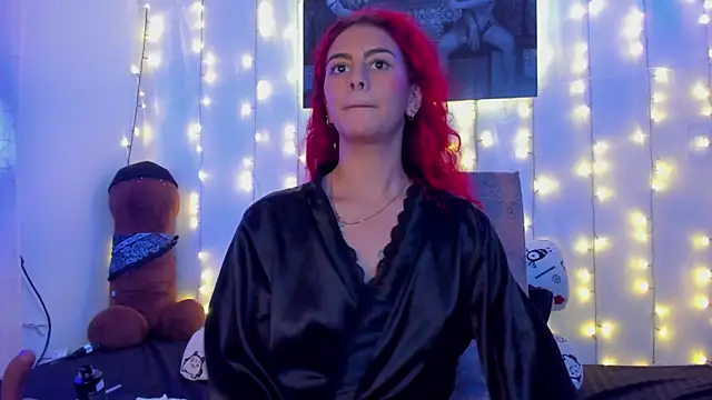 Snapshot of Sophiee_Hill chatting on 01.12.25 Sophiee Hill online show from 01.12.25