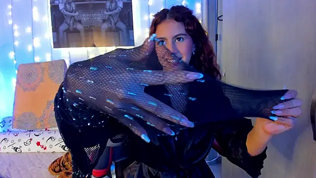 Snapshot of Sophiee_Hill chatting on 03.18.25 Sophiee Hill online show from 03.18.25