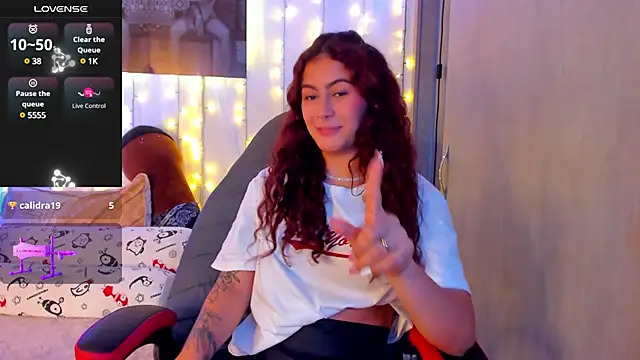 Snapshot of Sophiee_Hill chatting on 03.19.25 Sophiee Hill online show from 03.19.25