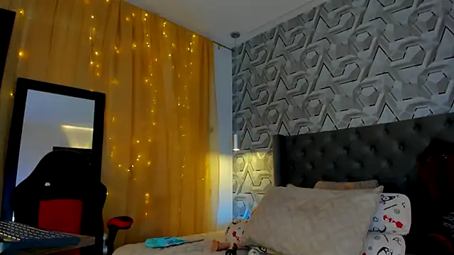 Snapshot of Sophiee_Hill chatting on 09.12.25 Sophiee Hill online show from 09.12.25