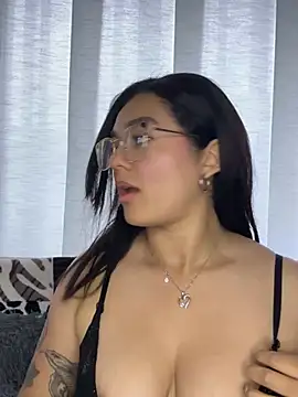 Snapshot of camianddanna chatting on 01.27.25 camianddanna online show from 01.27.25