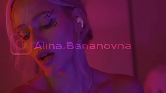 HeyBananas online show from 12.05.25