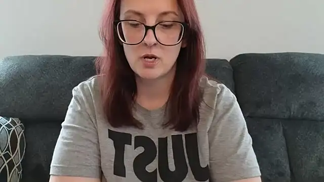 Snapshot of TheBustyHouseWife chatting on 12.05.25 TheBustyHouseWife online show from 12.05.25