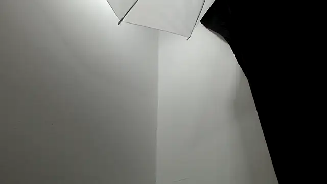 Kitten Hot  online show from 12.20.25