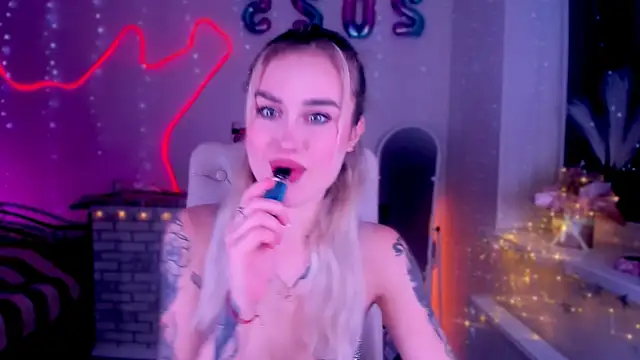  Ravenaa online show from 02.03.25