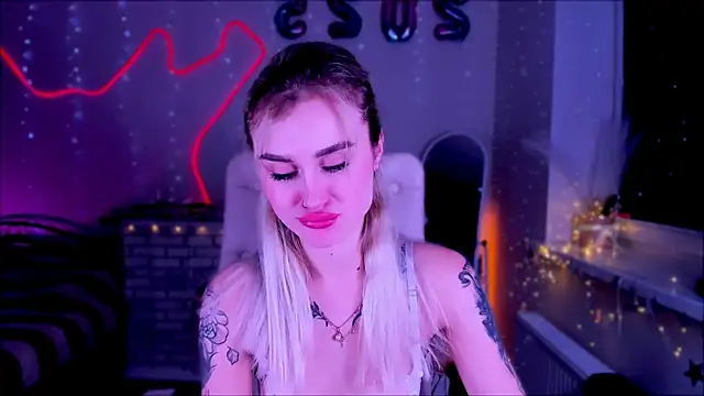  Ravenaa online show from 02.06.25