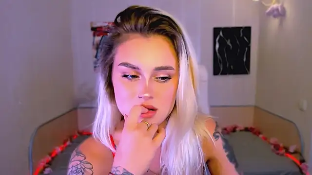  Ravenaa online show from 10.06.25