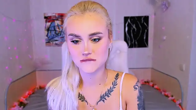  Ravenaa online show from 11.01.25