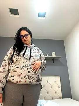 Soe Lara online show from 09.17.25