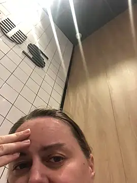 Snapshot of Meliss_Official9 chatting on 02.11.26 Meliss Official9 online show from 02.11.26