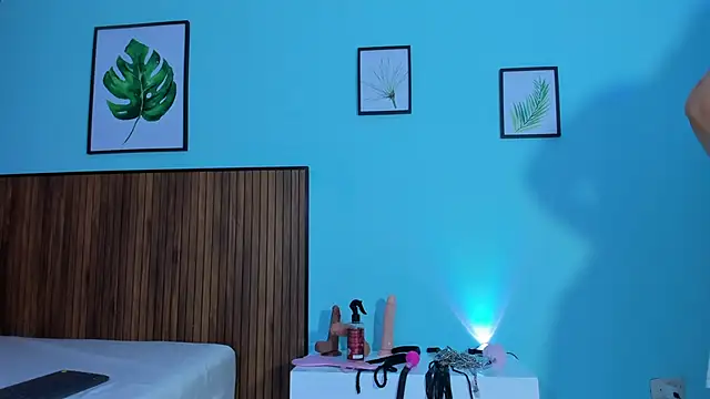 Snapshot of curvy_rousi chatting on 02.21.25 curvy rousi online show from 02.21.25