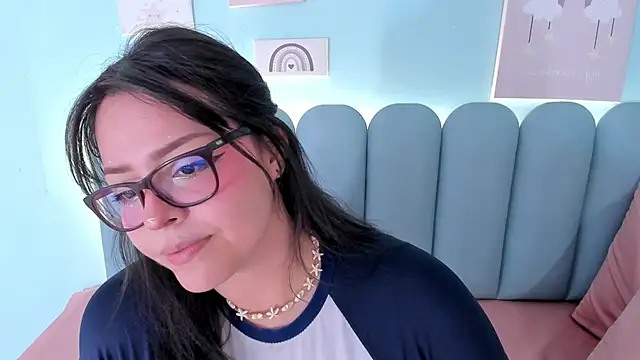 Snapshot of curvy_rousi chatting on 09.23.25 curvy rousi online show from 09.23.25