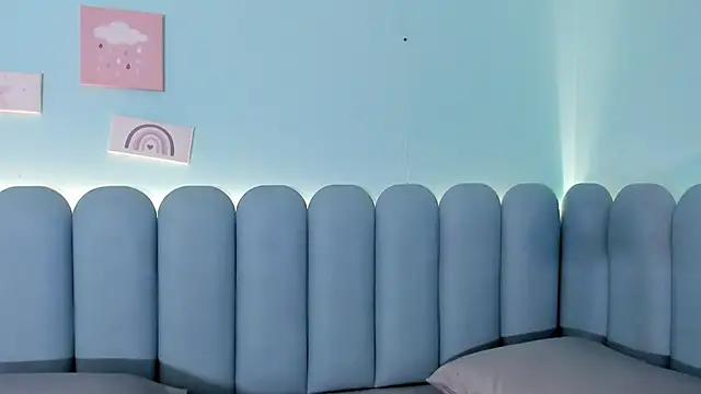 Snapshot of curvy_rousi chatting on 10.23.25 curvy rousi online show from 10.23.25