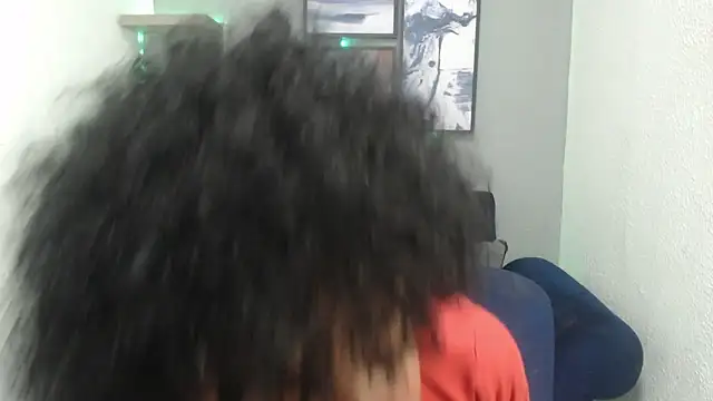 Snapshot of vainillaplaypussy chatting on 10.21.25 vainillaplaypussy online show from 10.21.25