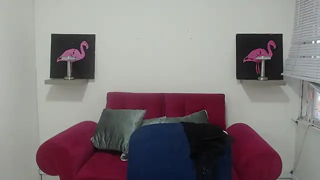 Snapshot of vainillaplaypussy chatting on 10.28.25 vainillaplaypussy online show from 10.28.25