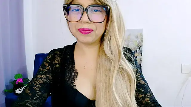 Snapshot of cielitos chatting on 09.22.25 cielitos online show from 09.22.25