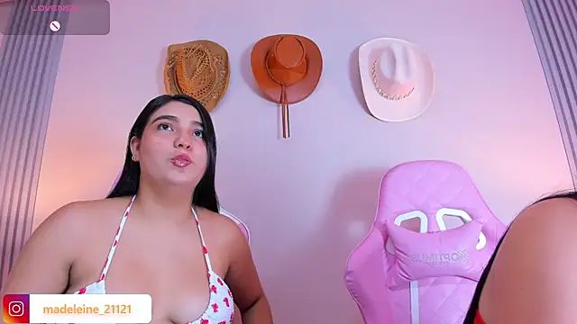 Snapshot of madeleine2112 chatting on 02.01.25 madeleine2112 online show from 02.01.25